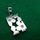 ciondolo in acciaio fiori