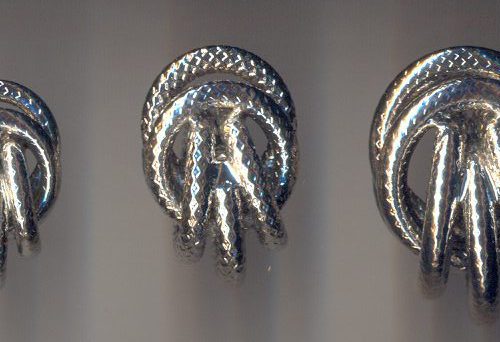 decorazione metallica anelli intrecciati