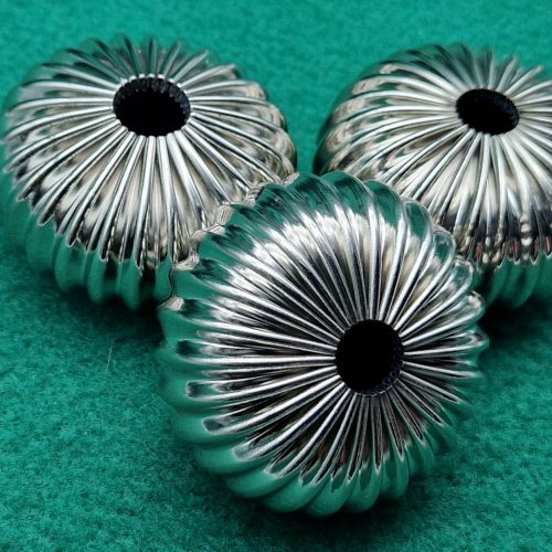 sfera metallica con foro