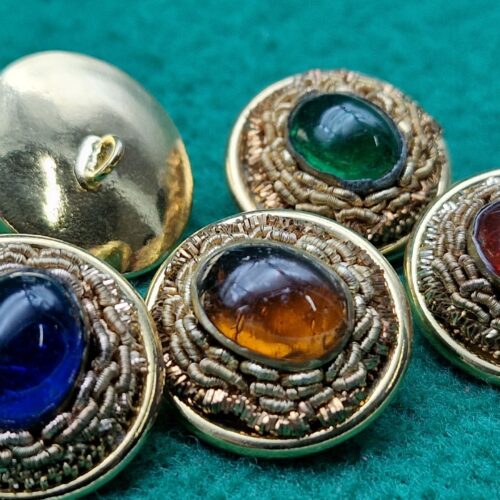 bottoni ricamati con pietra