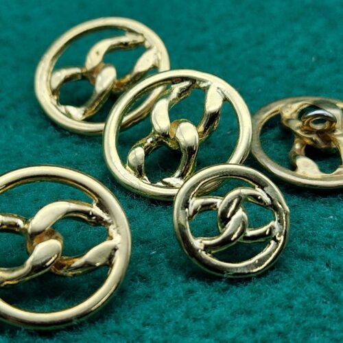 bottoni dorati con c intrecciate