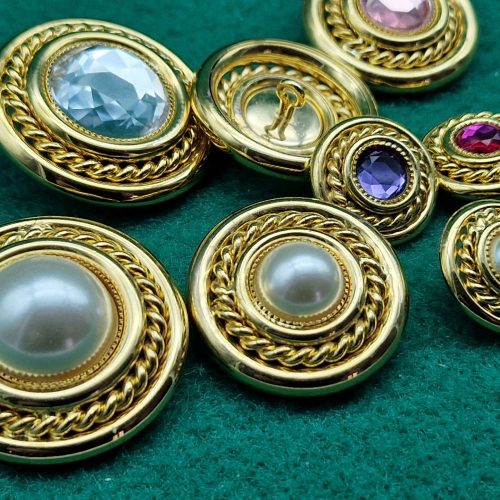 bottoni dorati con pietra acrilica
