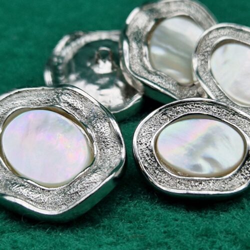 bottoni madreperla con fondello metallo