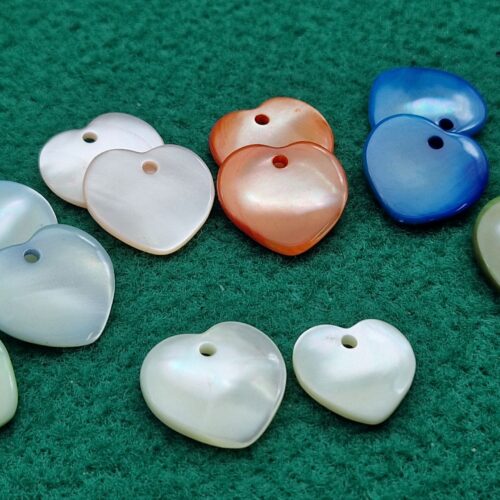 CIONDOLO in MADREPERLA a forma di CUORE