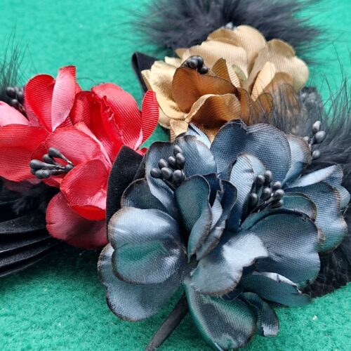 spille fiori con piume