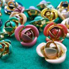 decorazione fiore smaltato a mano