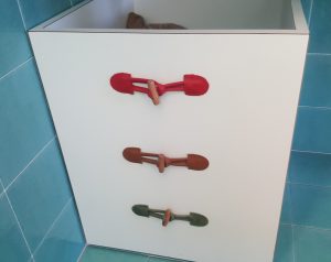 contenitore con alamari