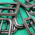 fibbia ecopelle marrone scuro