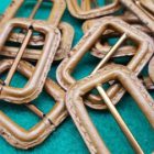 fibbia ecopelle cammello