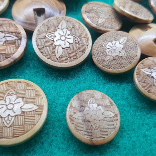 Bottoni legno decorati al laser