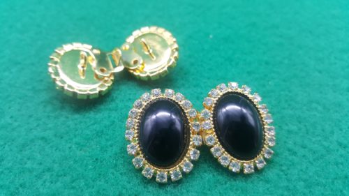 agganciatura dorata ovale con strass