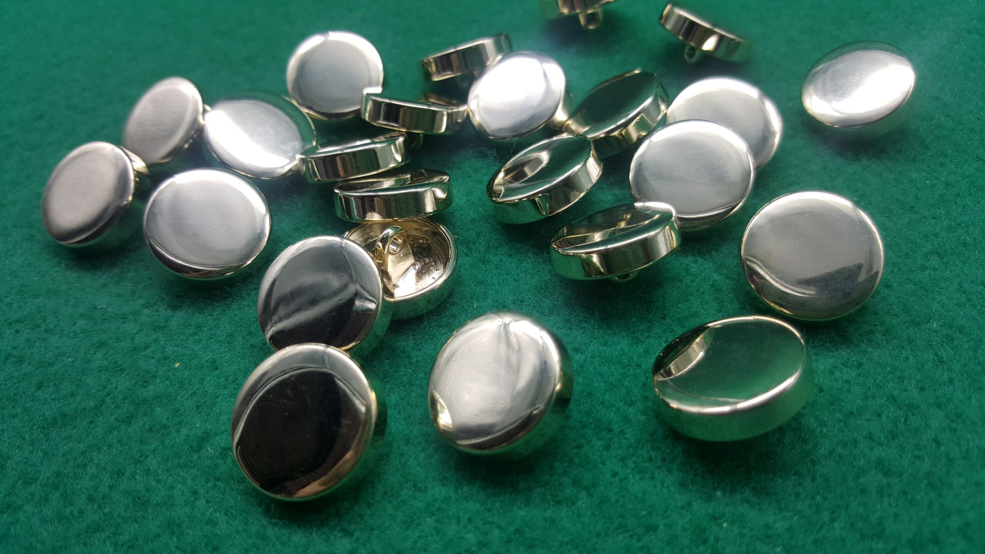 Bottoni Rotondi In Tessuto Con Gambo Metallo - 32 Pezzi 8 Colori, 17mm, Per Cappelli E Abbigliamento