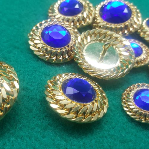 bottoni dorati con catena diamantata