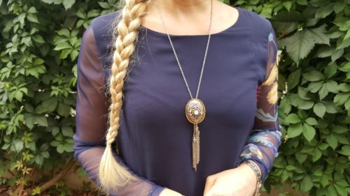 collana con pendente ovale