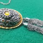 collana con pendente ovale