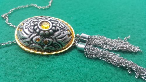 collana con pendente ovale