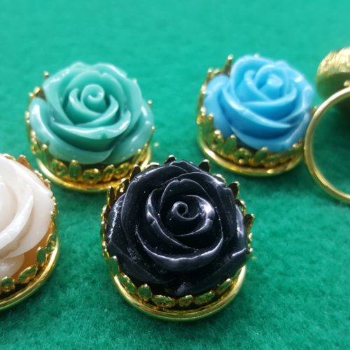 ferma foulard rosa in resina