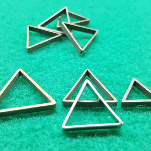 forma geometrica in metallo triangolo