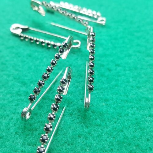 spilla di sicurezza con strass nero