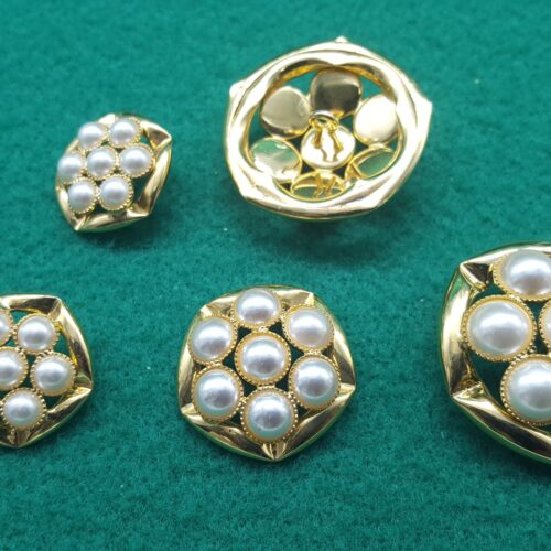 BOTTONI DORATI CON PERLE