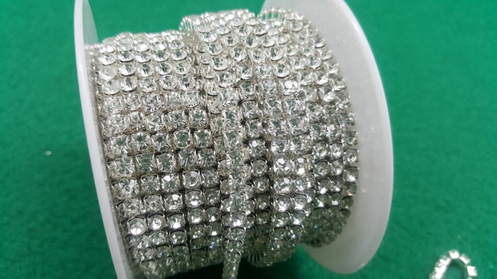 SS6 SS8 SS12 Cucito Catena di strass in vetro rosso Finitura Catena di strass Catena di nastri di cristallo per vestiti Artigianato fai da te-Scuro Siam-SS6 10 metri SS6 SS8 SS12 Cucito Catena di strass in vetro rosso Finitura Catena di strass Catena di nastri di cristallo per vestiti Artigianato fai da te-Scuro Siam-SS6 10 metri