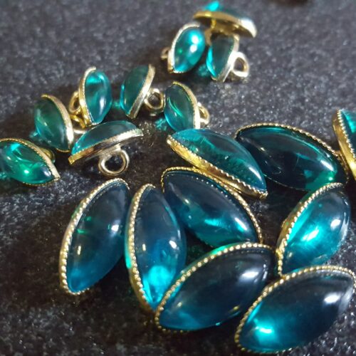 bottoni dorati con pietra smeraldo