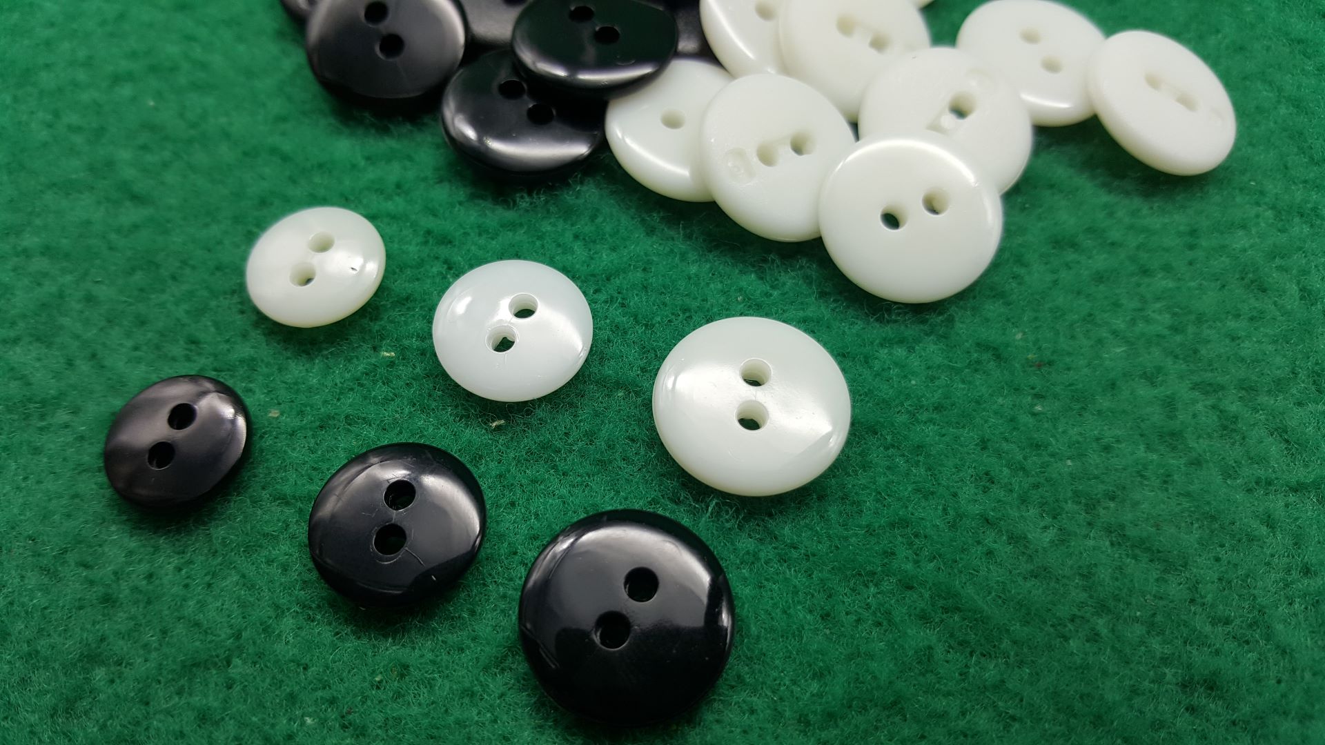 Hartmann Bottoni In Plastica Trasparente Plexi, 2 Fori, 30 Mm X 8 Mm, Made In Germany (5 Pezzi)
