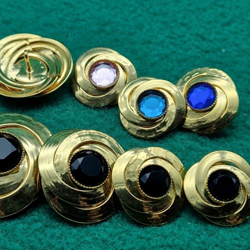 bottoni dorati girandola con pietra