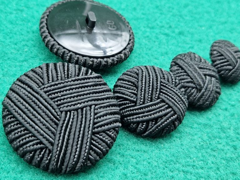 Colori Assorti Bottoni Originali Da Camicia Rotondi In Resina A Quattro Fori Da Cucire - Foto 7