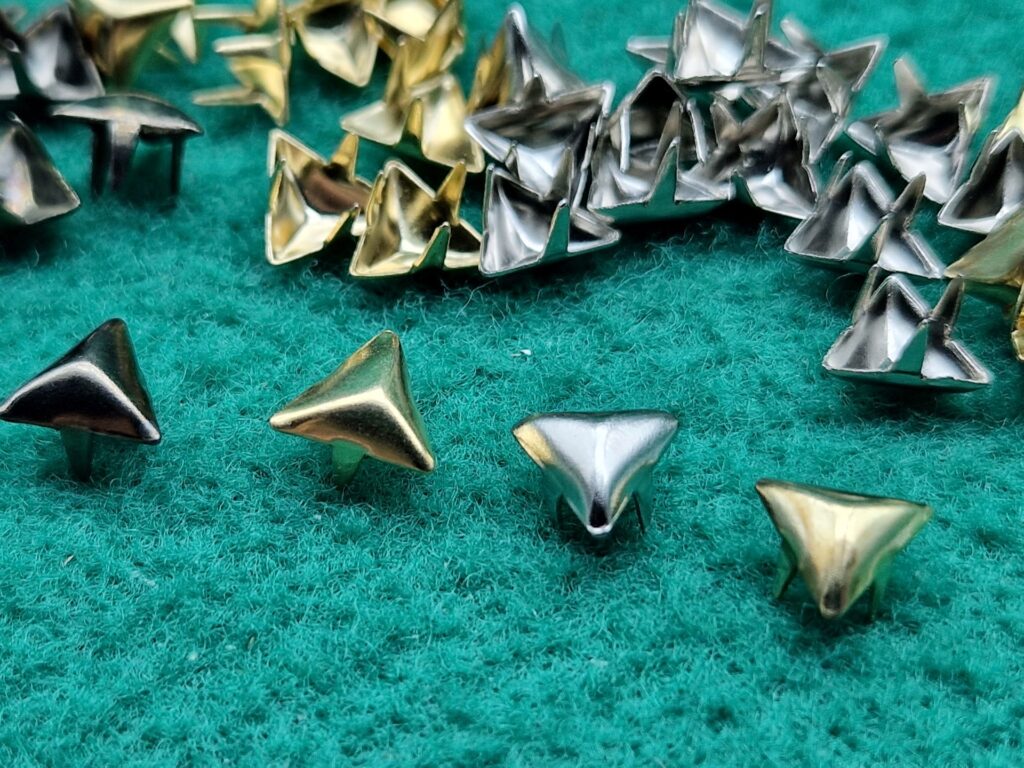 Fez 50 Set 7x10mm Borchie a Cono Rivetti Punk in Metallo Borchie Decorative Conica Borchie