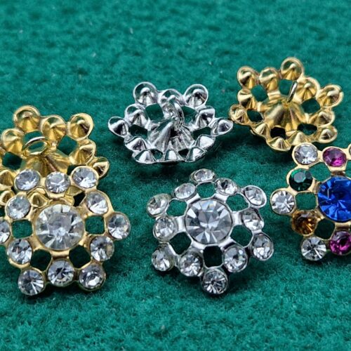 bottone strass traforato
