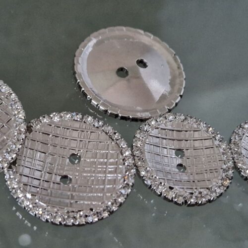 bottone strass due fori