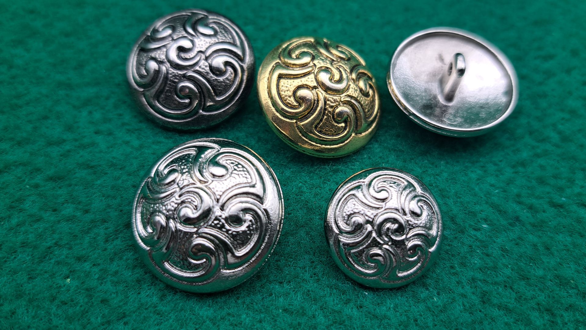 10 Bottoni Stone Island Neri Di Seconda Mano Per 22 EUR Su - Foto 7