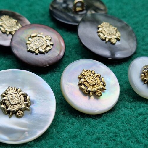 bottoni madreperla con stemma