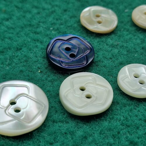 bottoni madreperla quadri