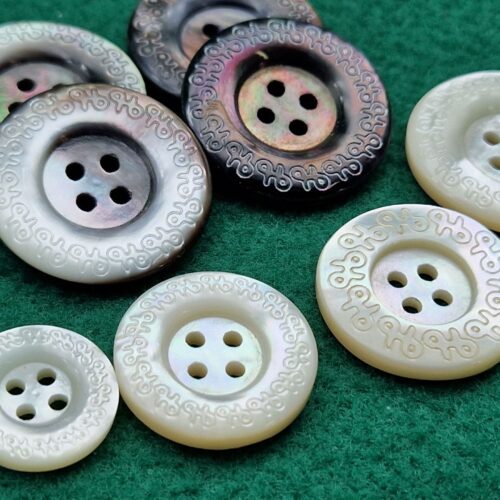 bottoni madreperla incisi 4 fori