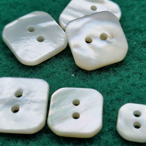 bottoni madreperla squadrati