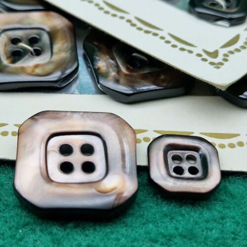 bottoni madreperla quadrati marrone