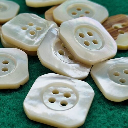 bottoni madreperla quadrati 4 fori