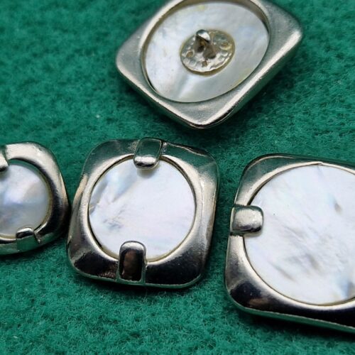 bottoni madreperla base quadrata