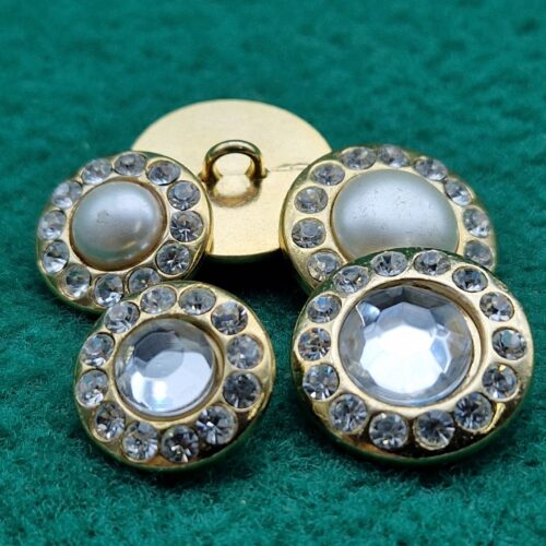 bottoni dorati con strass e pietre