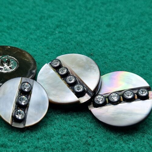 bottoni madreperla con filo strass