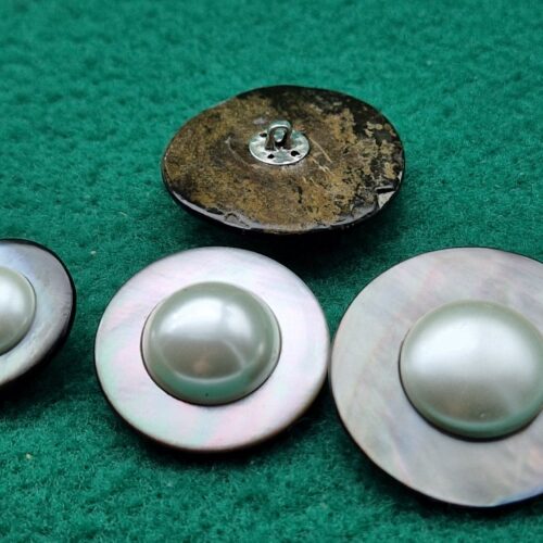 bottoni madreperla con mezza perla