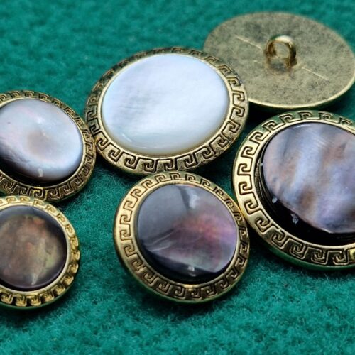 bottoni madreperla con greca