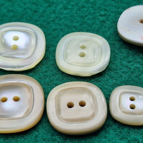 bottoni madreperla quadrato 2 fori