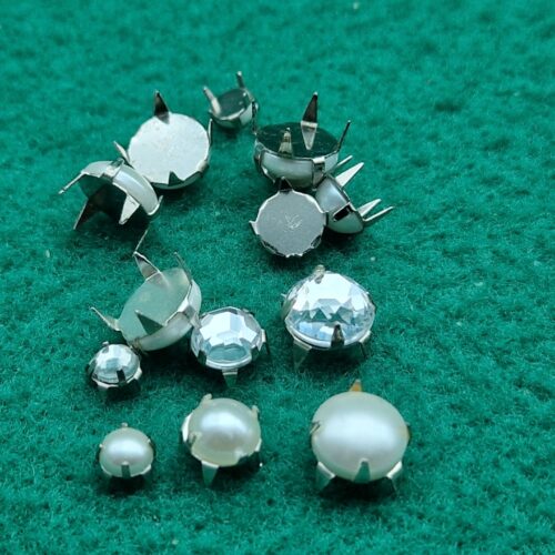 borchie con perle o strass