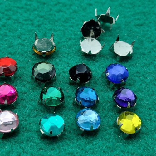 borchie con pietre colorate