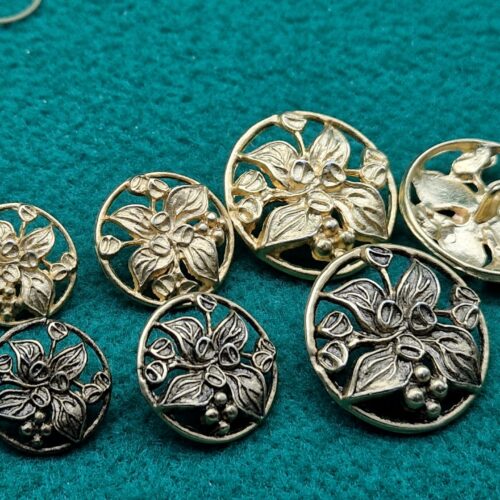 bottoni dorati bacche