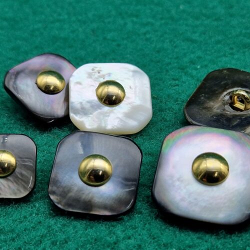 bottoni madreperla squadrata