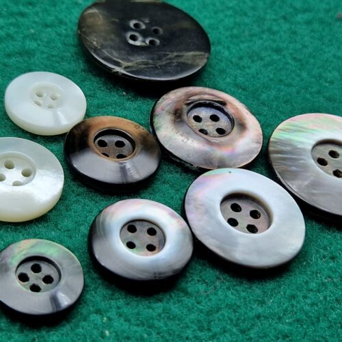 bottoni madreperla bordo largo 4 fori